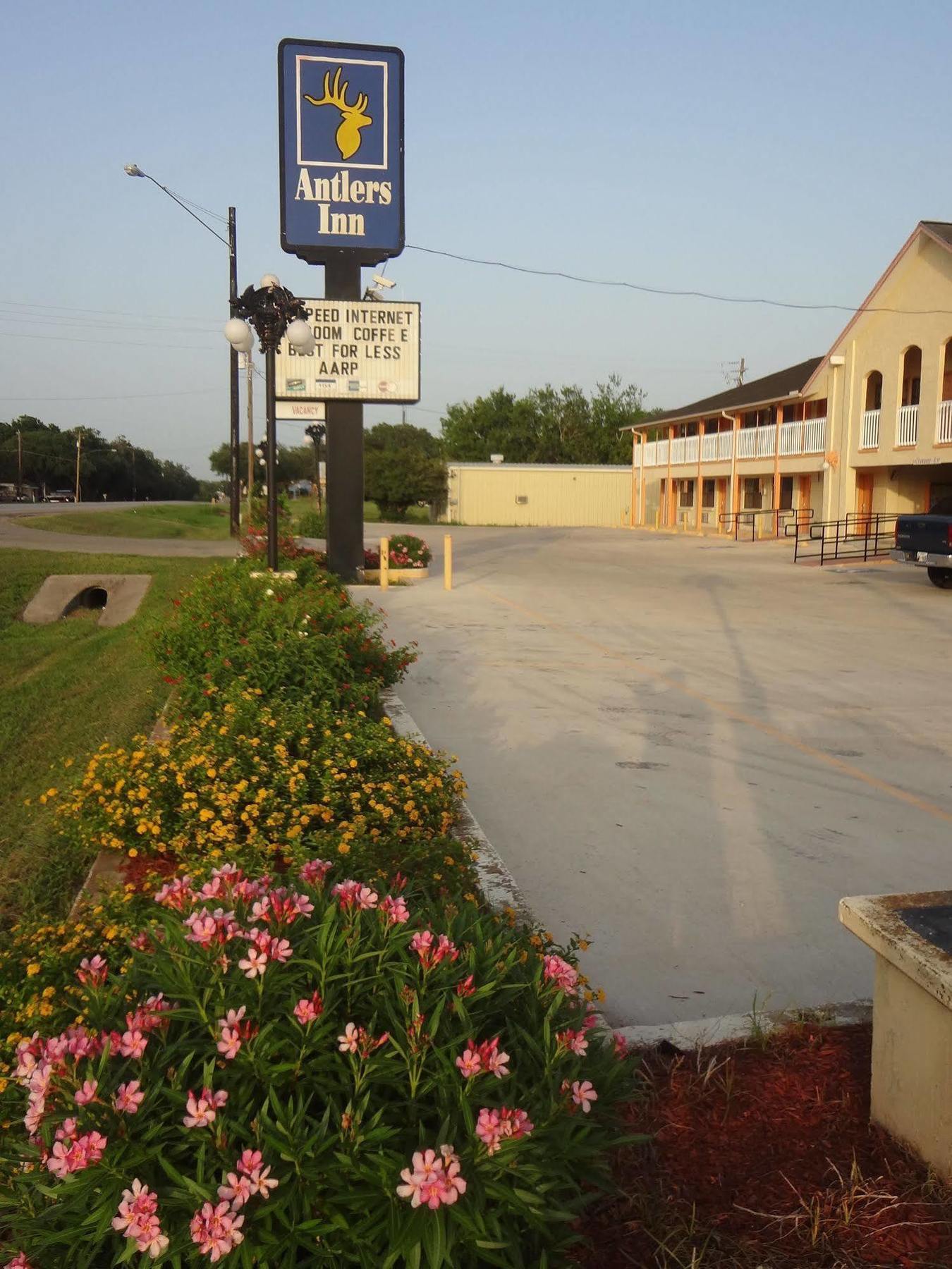 Antlers Inn Goliad ภายนอก รูปภาพ